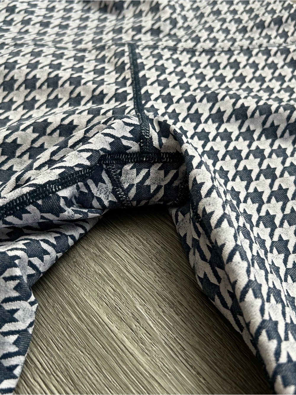 Carbon38 Houndstooth Jacquard 7/8 Active Leggings - French Navy & White - Picture 3 of 9